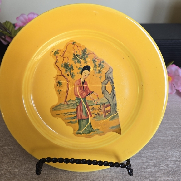 Vintage, Pair of Oriental Decropage Plates - Picture 4 of 5
